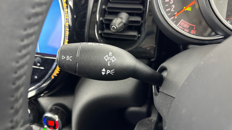 MINI Hatchback 1.5 Cooper Classic 5dr Auto [Nav Pack] Petrol Hatchback